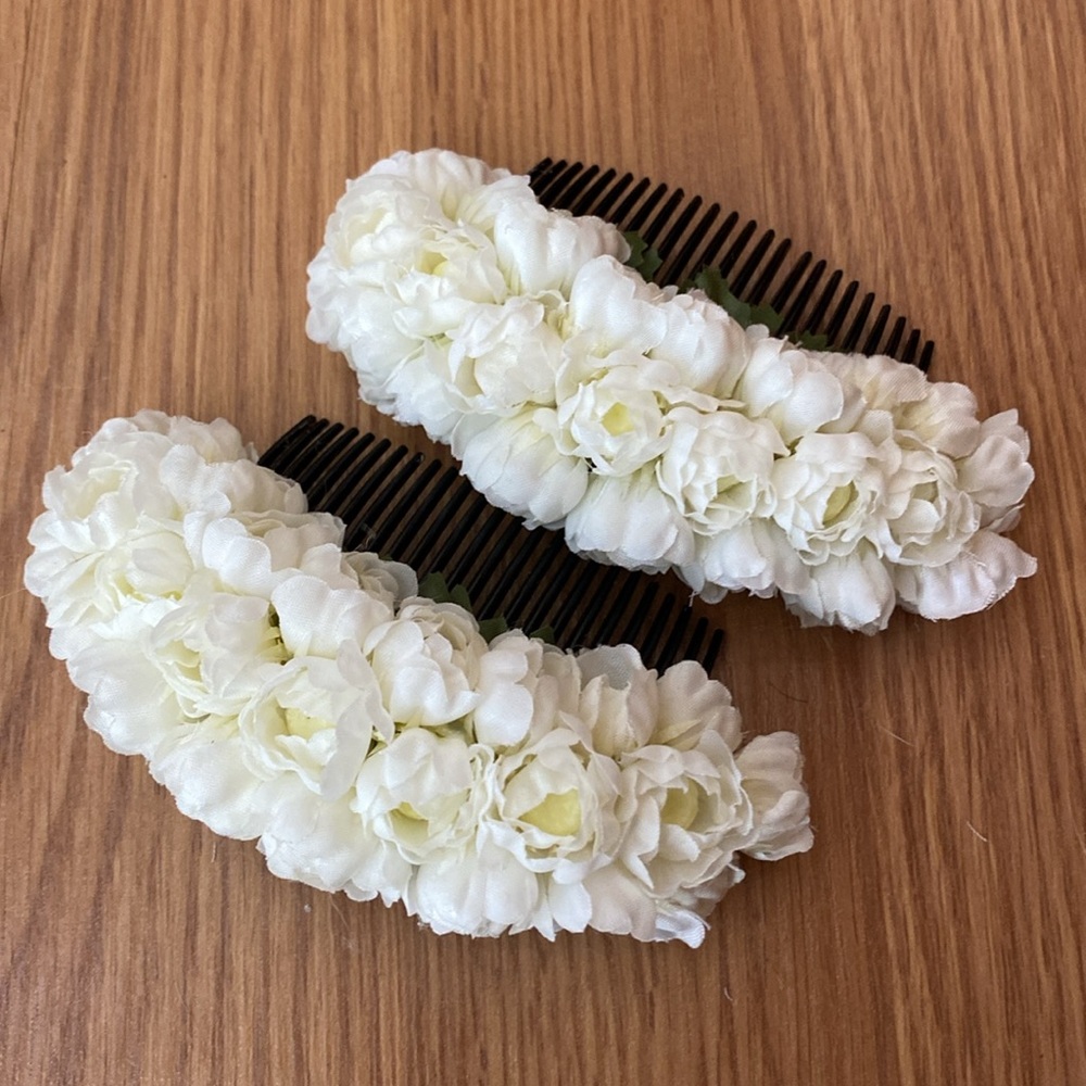 ❤️ Two Pikake Flower Hair Combs Adornment New
